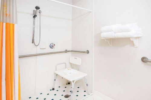 La Quinta Inn & Suites by Wyndham Colorado Springs South Airport image 19