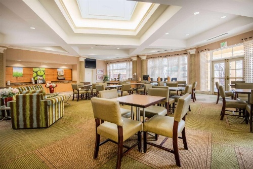 La Quinta Inn & Suites by Wyndham Colorado Springs South Airport image 35